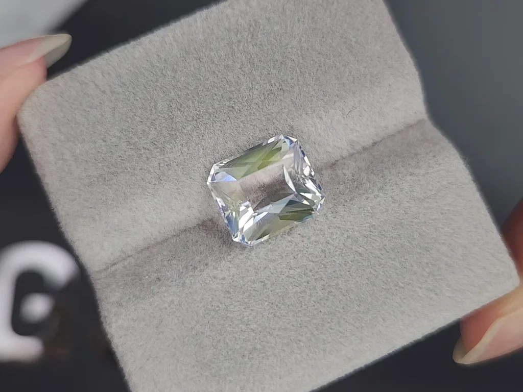 Moonstone in octagon cut 4.32 carats, Madagascar Image №4