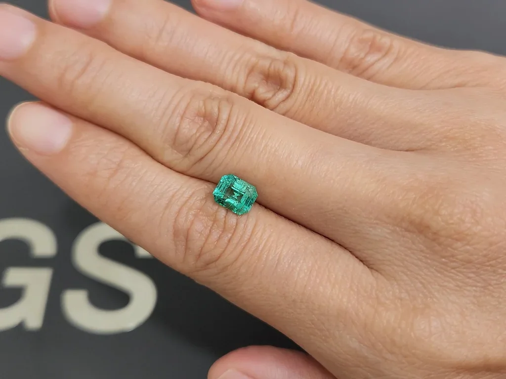 Emerald in octagon cut 1.26 carats, Colombia Image №2