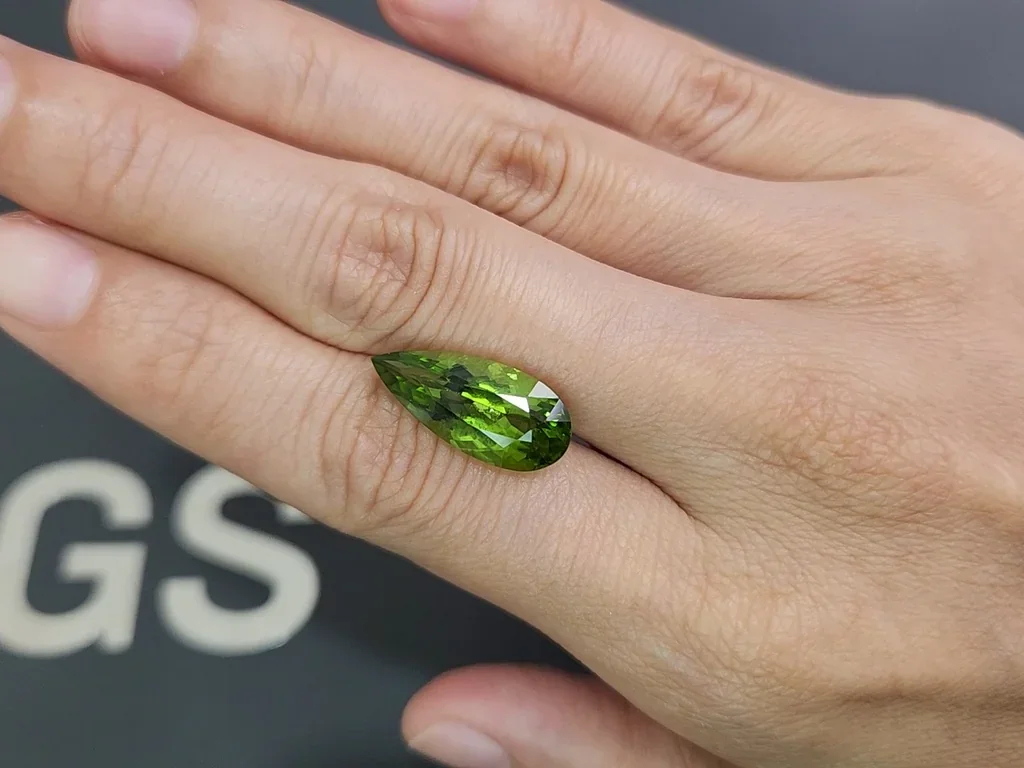 Green peridot pear cut 8.32 carats, Pakistan Image №2