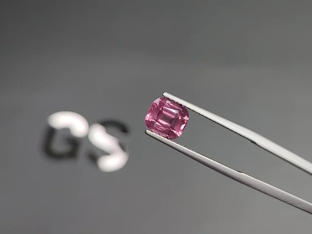 Pink spinel cushion cut 2.46 carats, Tanzania Image №3