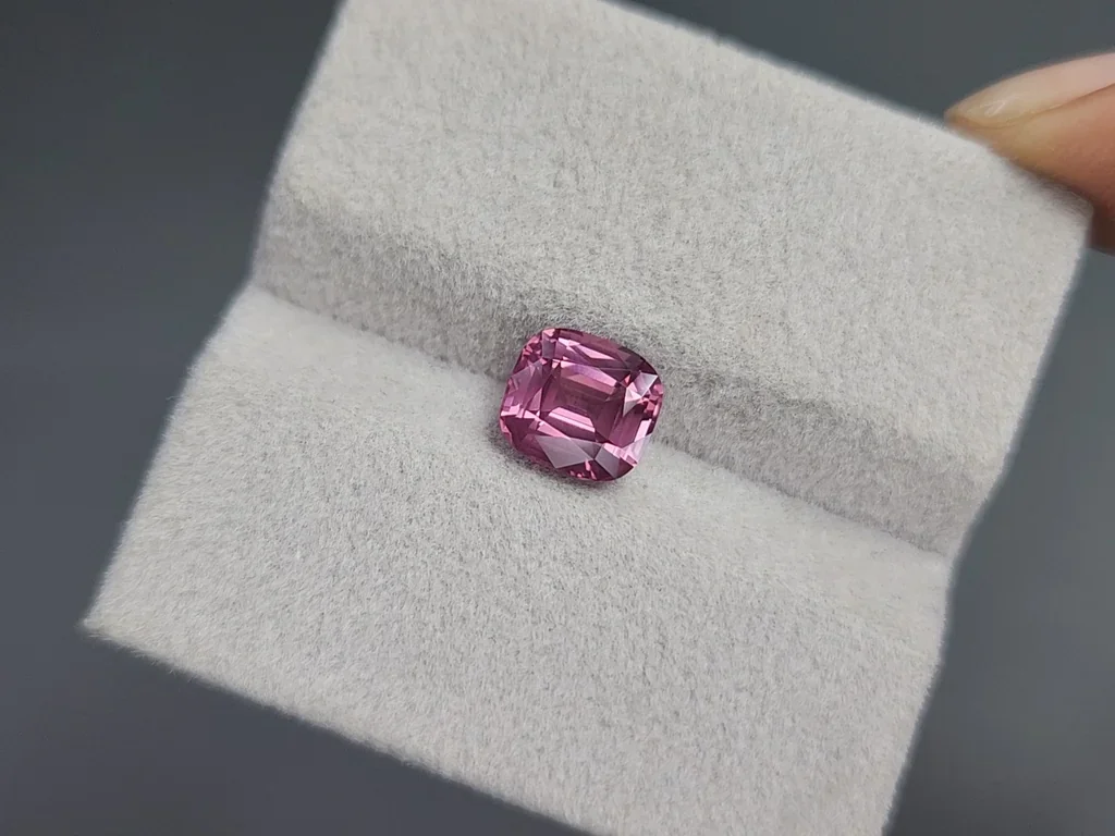 Pink spinel cushion cut 2.46 carats, Tanzania Image №4