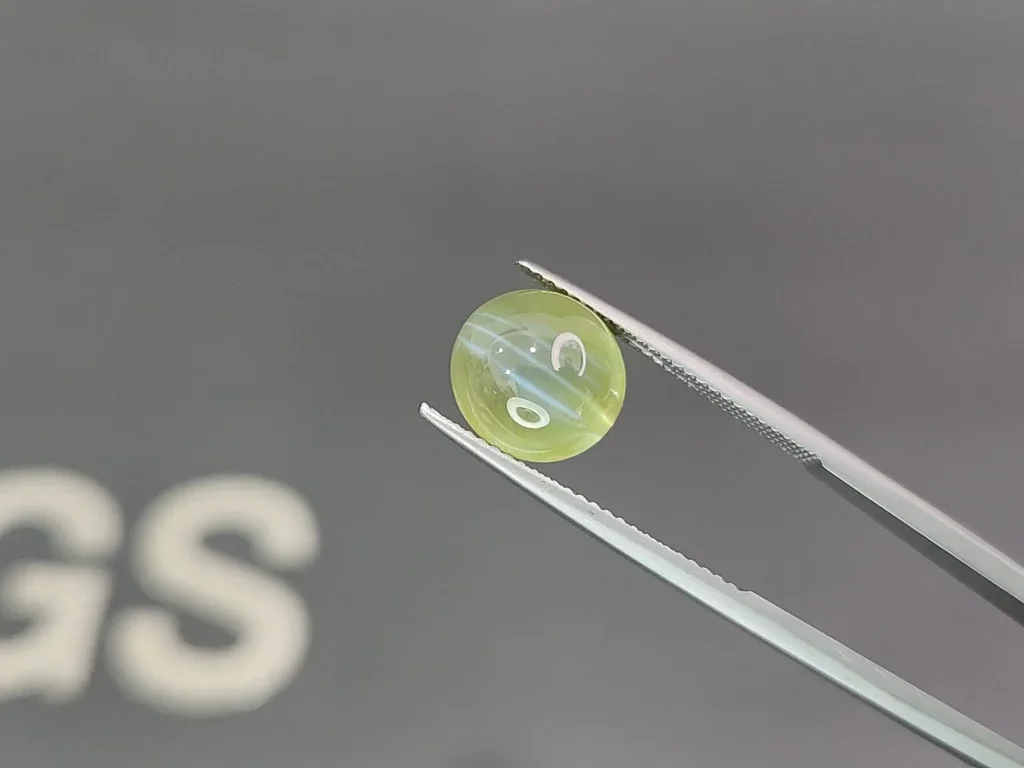 Cat's eye chrysoberyl in cabochon cut 8.59 carats, Sri Lanka Image №3