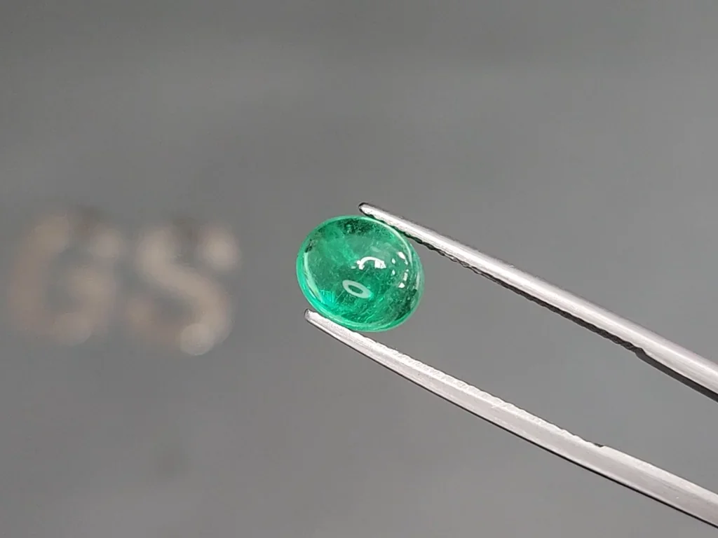 Emerald cabochon cut 2.29 carats, Russia Image №3