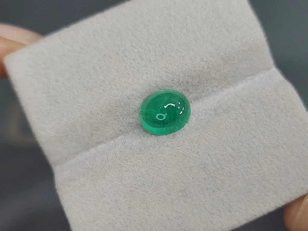 Emerald cabochon cut 2.29 carats, Russia Image №4