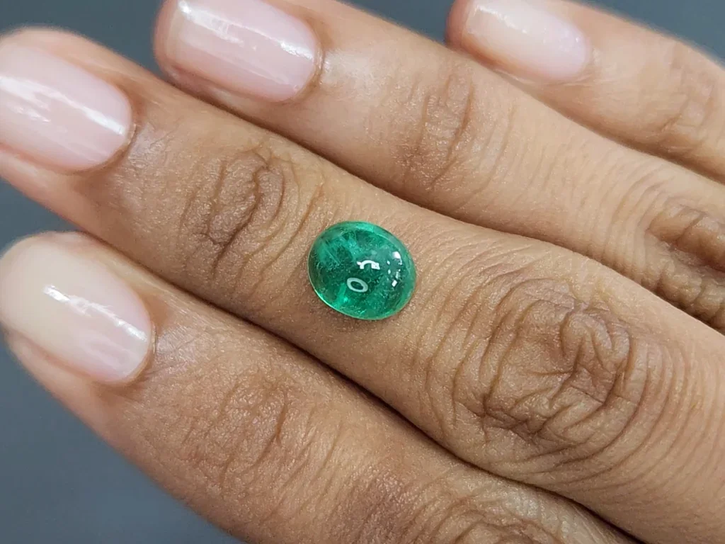 Emerald cabochon cut 2.29 carats, Russia Image №2