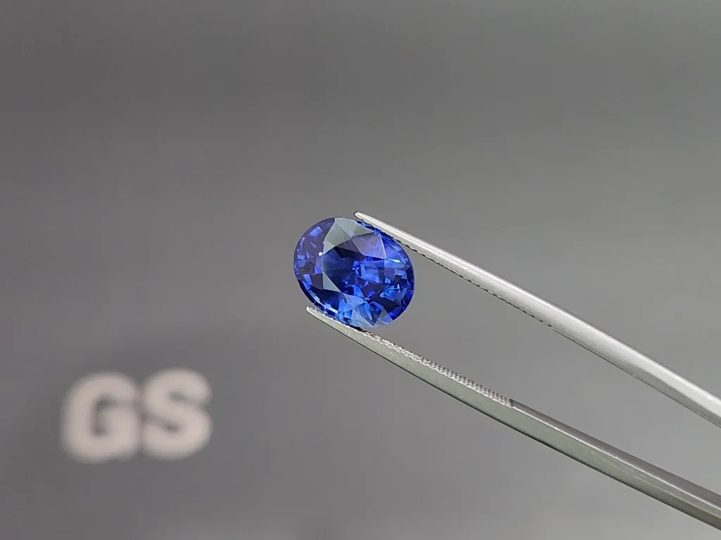 Royal Blue sapphire in oval cut 5.72 carats, Sri Lanka  Image №3