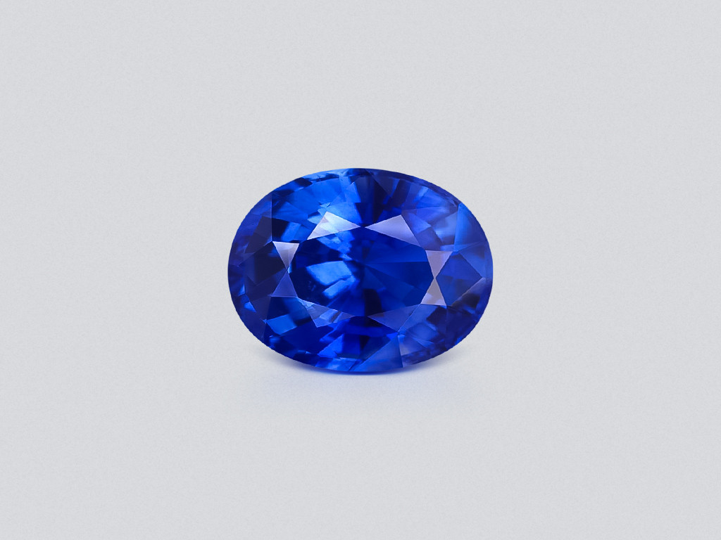 Royal Blue sapphire in oval cut 5.72 carats, Sri Lanka  Image №1