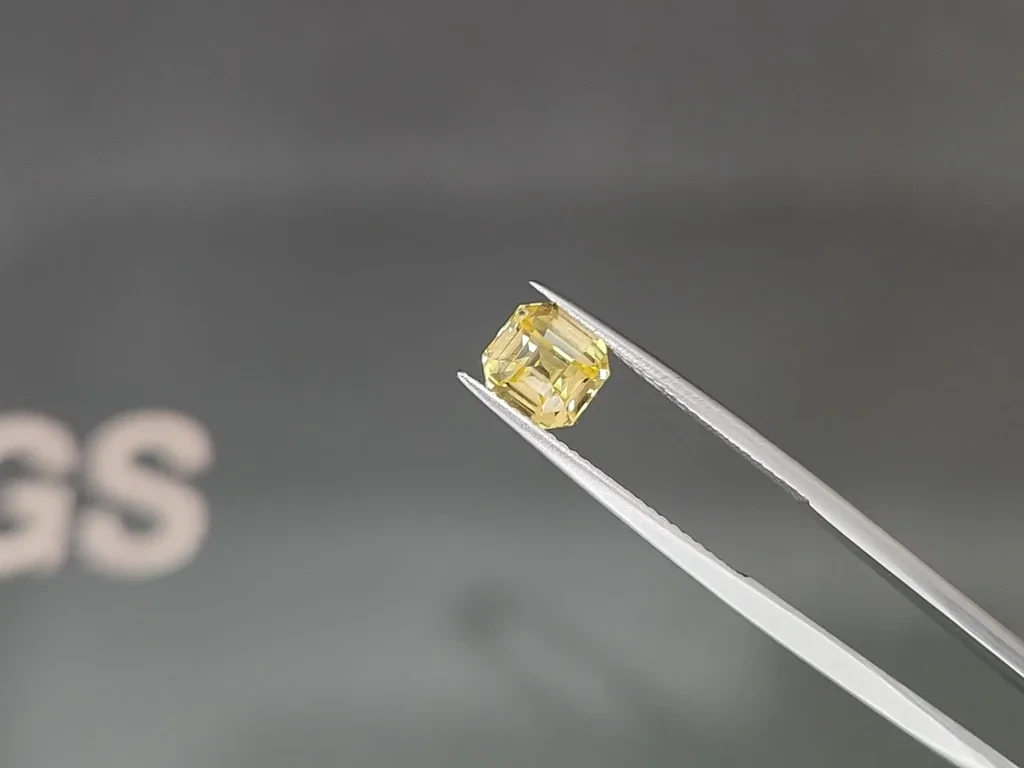 Unheated sapphire Vivid Yellow octagon cut  2.20 carats, Sri Lanka Image №3
