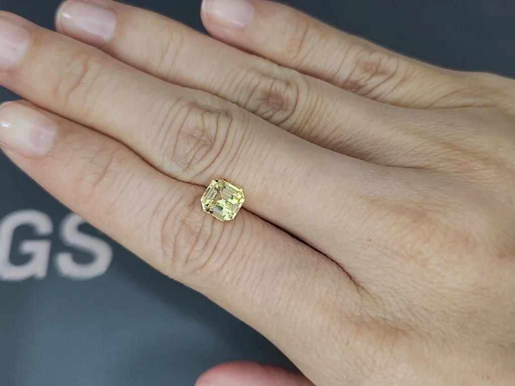 Unheated sapphire Vivid Yellow octagon cut  2.20 carats, Sri Lanka Image №2