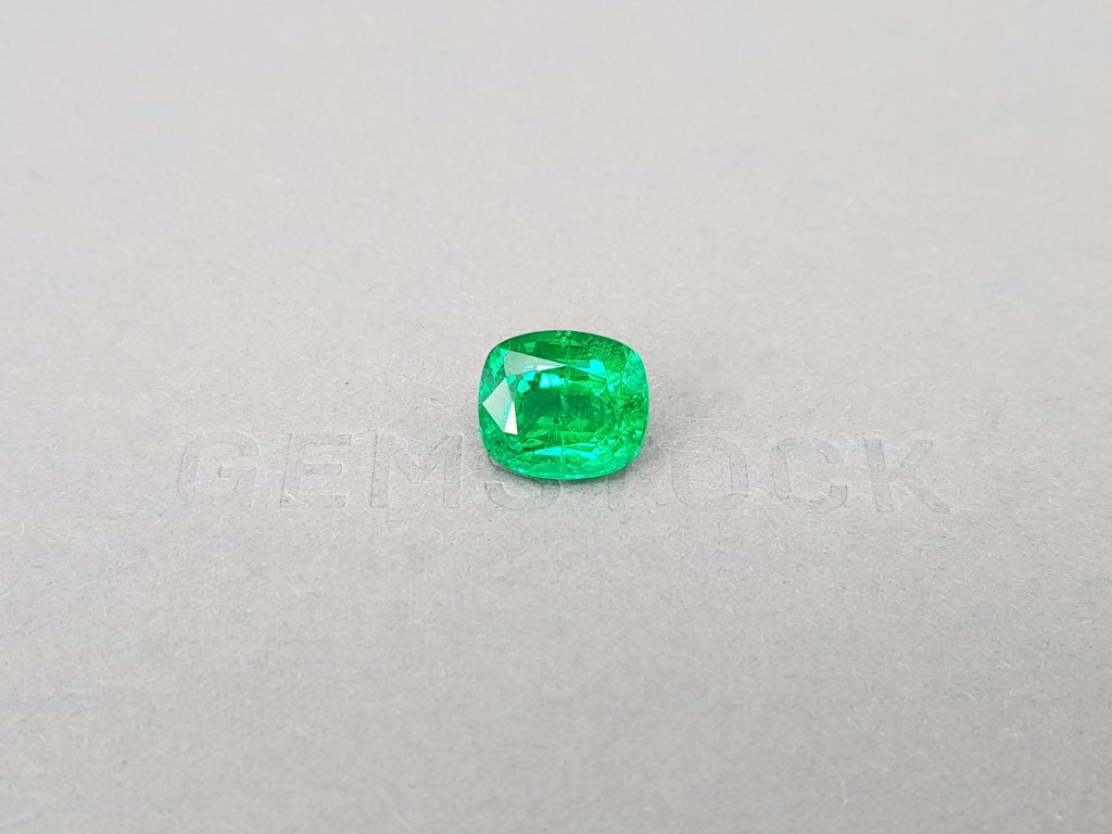 Vibrant green cushion cut no oil emerald 4.84 ct, Zambia Image №2