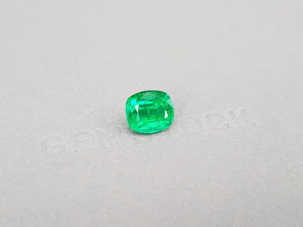 Vibrant green cushion cut no oil emerald 4.84 ct, Zambia Image №3