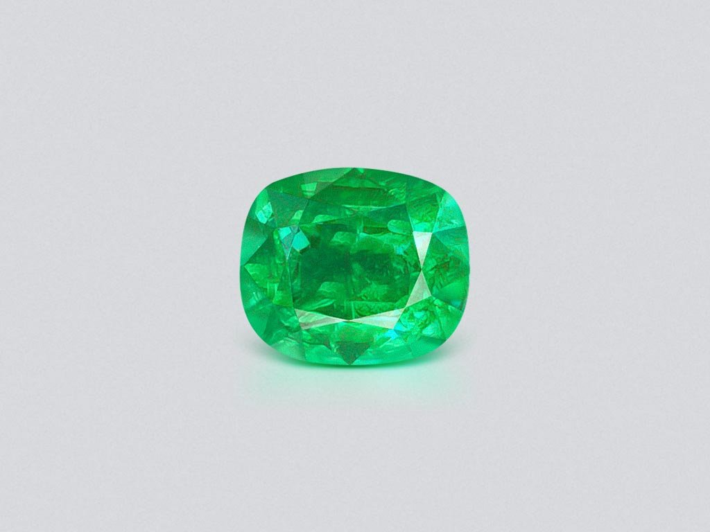 Vibrant green cushion cut no oil emerald 4.84 ct, Zambia Image №1