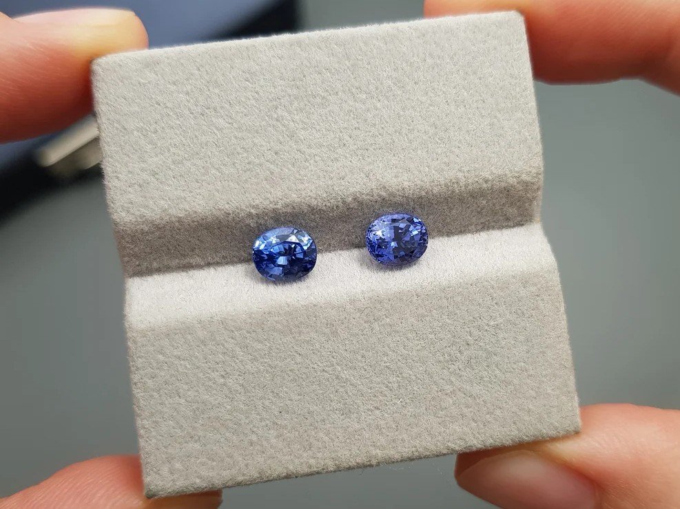 Pair of oval cut blue sapphires 2.10 carats, Sri Lanka Image №2