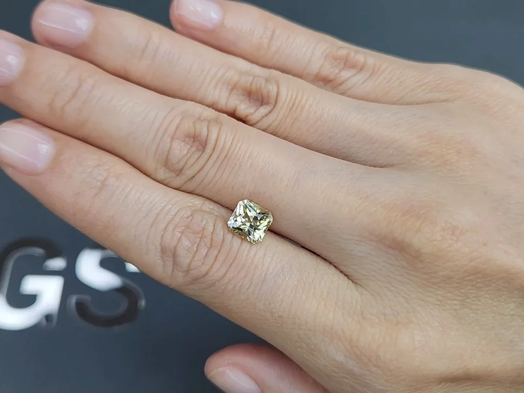Yellow chrysoberyl in radiant cut 1.73 carats, Sri Lanka Image №2