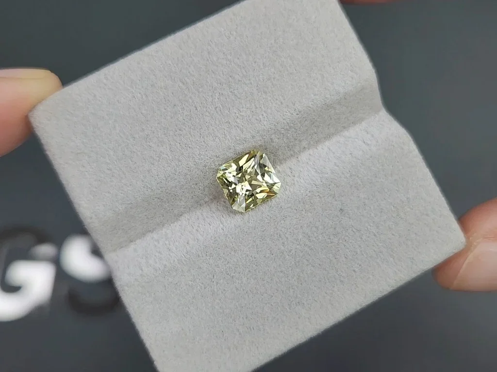 Yellow chrysoberyl in radiant cut 1.73 carats, Sri Lanka Image №4