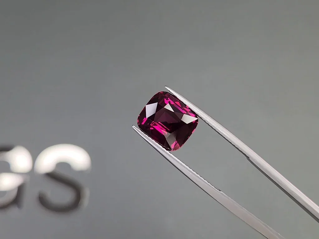Purple rhodolite garnet in cushion cut 6.25 carats, Tanzania  Image №3