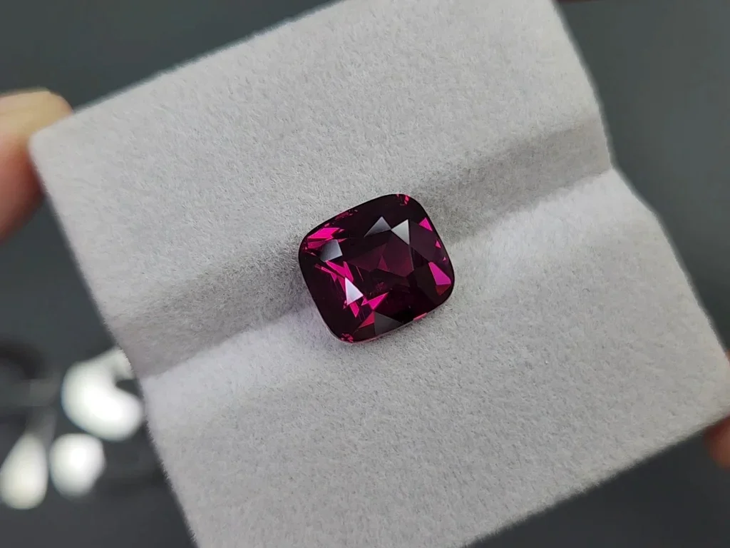 Purple rhodolite garnet in cushion cut 6.25 carats, Tanzania  Image №4