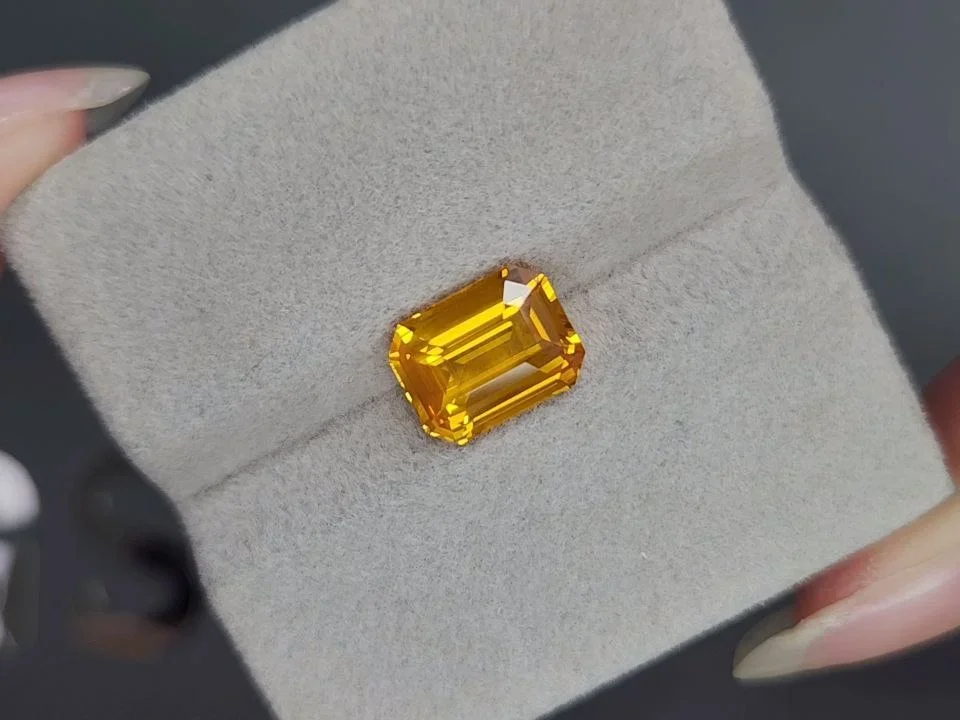Yellow-orange sapphire in octagon cut 4.03 carats, Sri Lanka Image №4