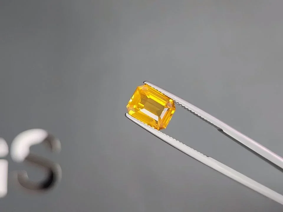 Yellow-orange sapphire in octagon cut 4.03 carats, Sri Lanka Image №3