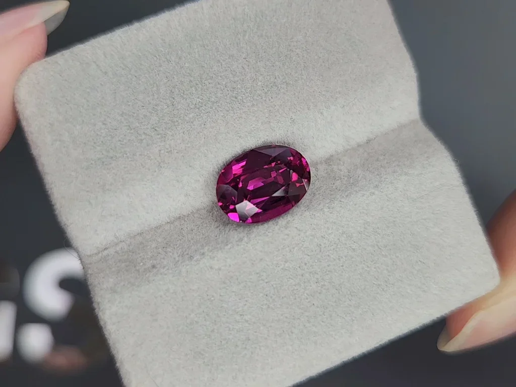 Purple Umbalite garnet in oval cut, 3.46 carats, Africa Image №4