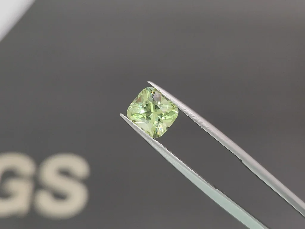 Grossular garnet cushion cut 2.22 carats, Kenya Image №3