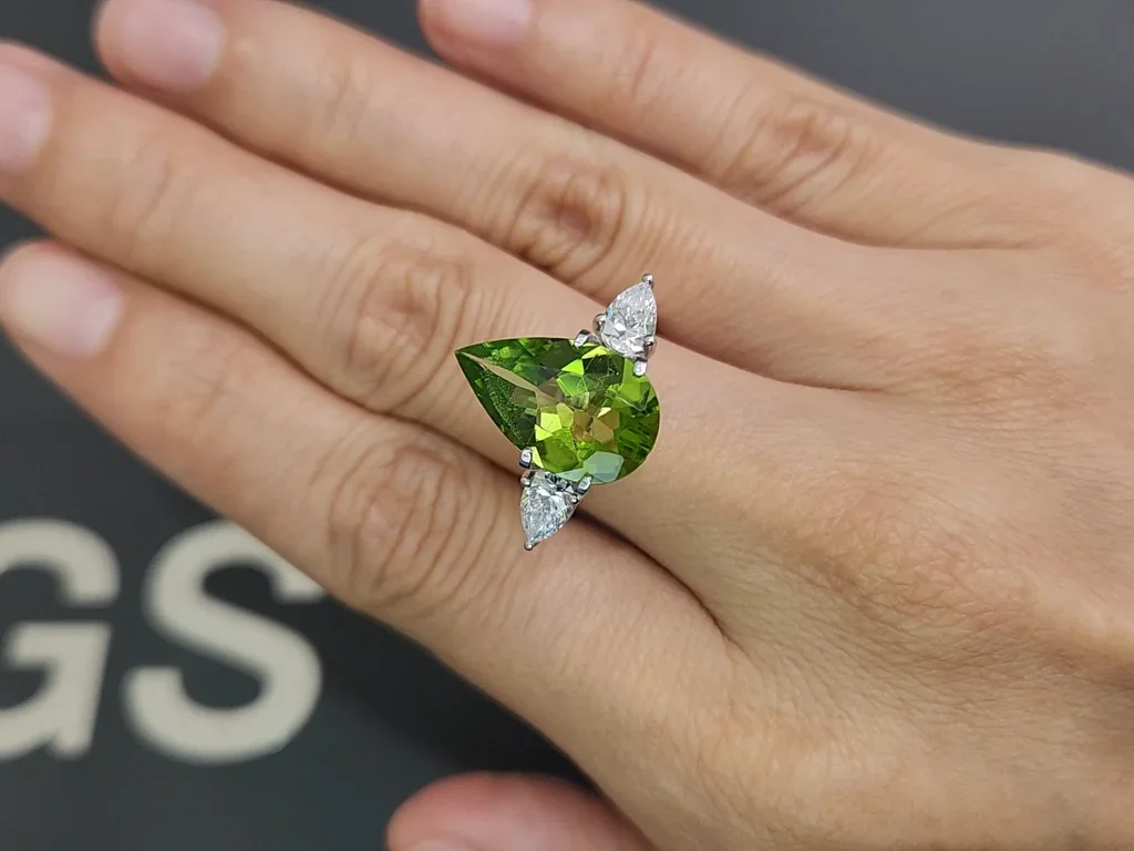 Green peridot pear cut 5.01 carats, Pakistan Image №5
