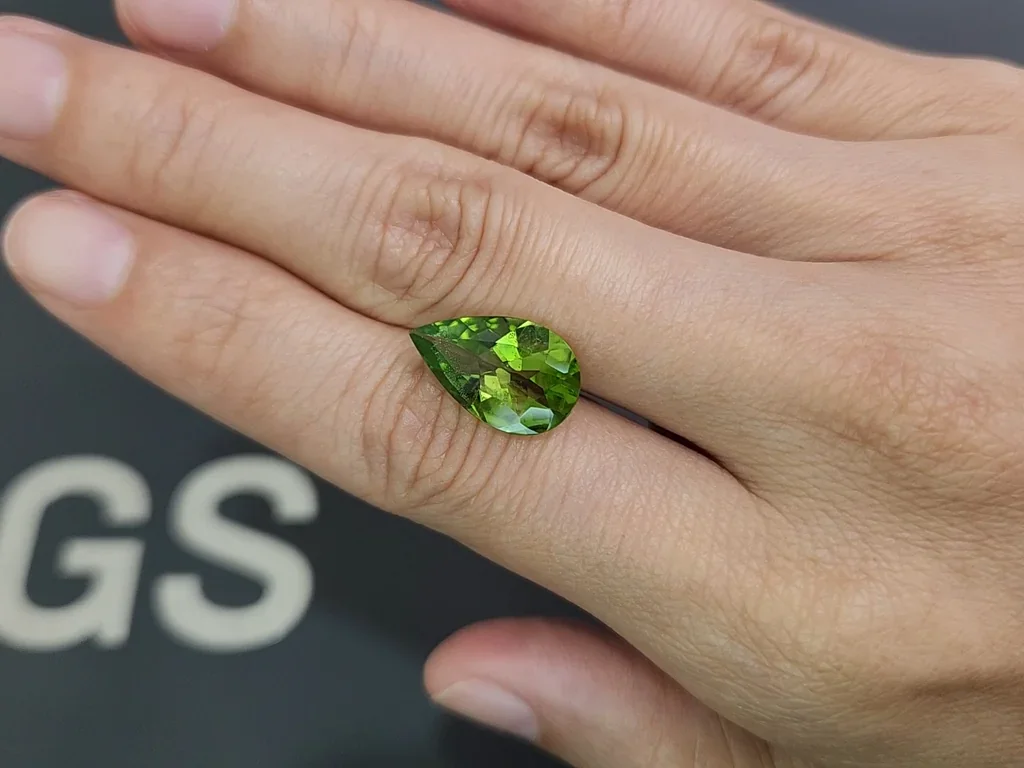 Green peridot pear cut 5.01 carats, Pakistan Image №2