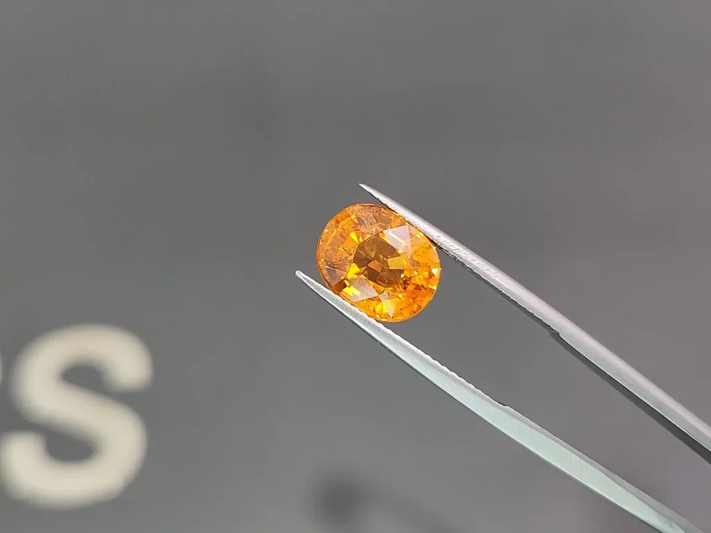 Spessartine garnet Fanta color oval cut 6.21carats, Africa Image №3