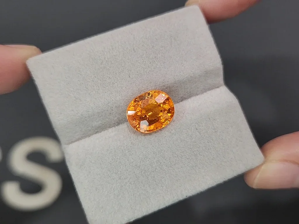 Spessartine garnet Fanta color oval cut 6.21carats, Africa Image №4