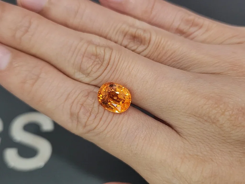 Spessartine garnet Fanta color oval cut 6.21carats, Africa Image №2