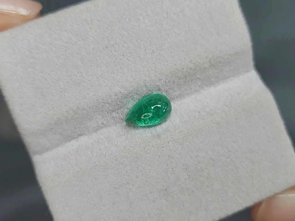 Emerald cabochon cut 1.15 carats, Russia Image №4