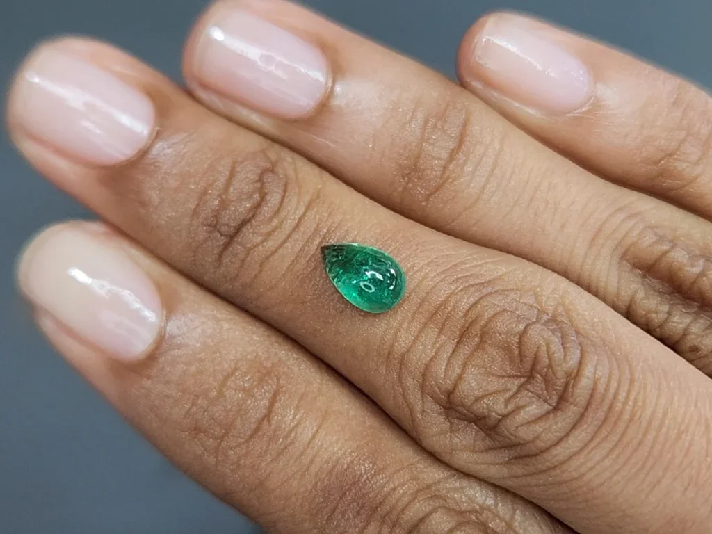 Emerald cabochon cut 1.15 carats, Russia Image №2