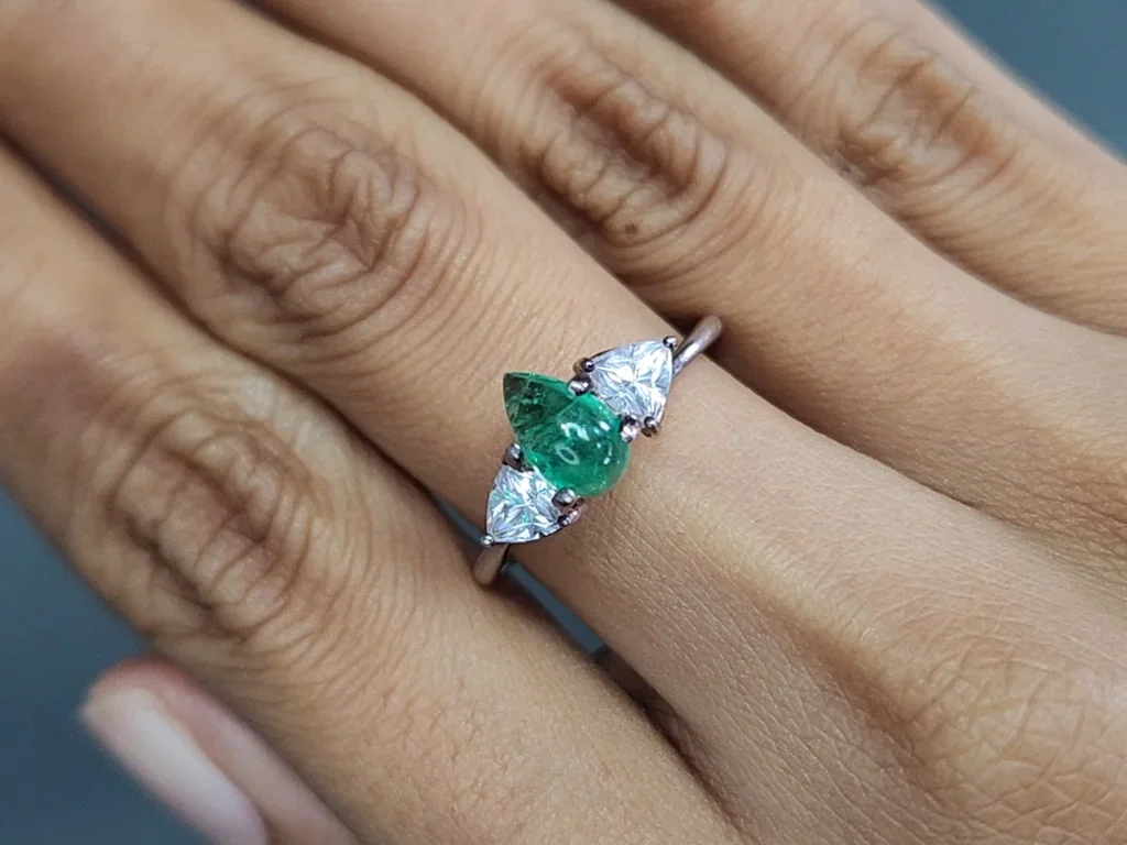Emerald cabochon cut 1.15 carats, Russia Image №5