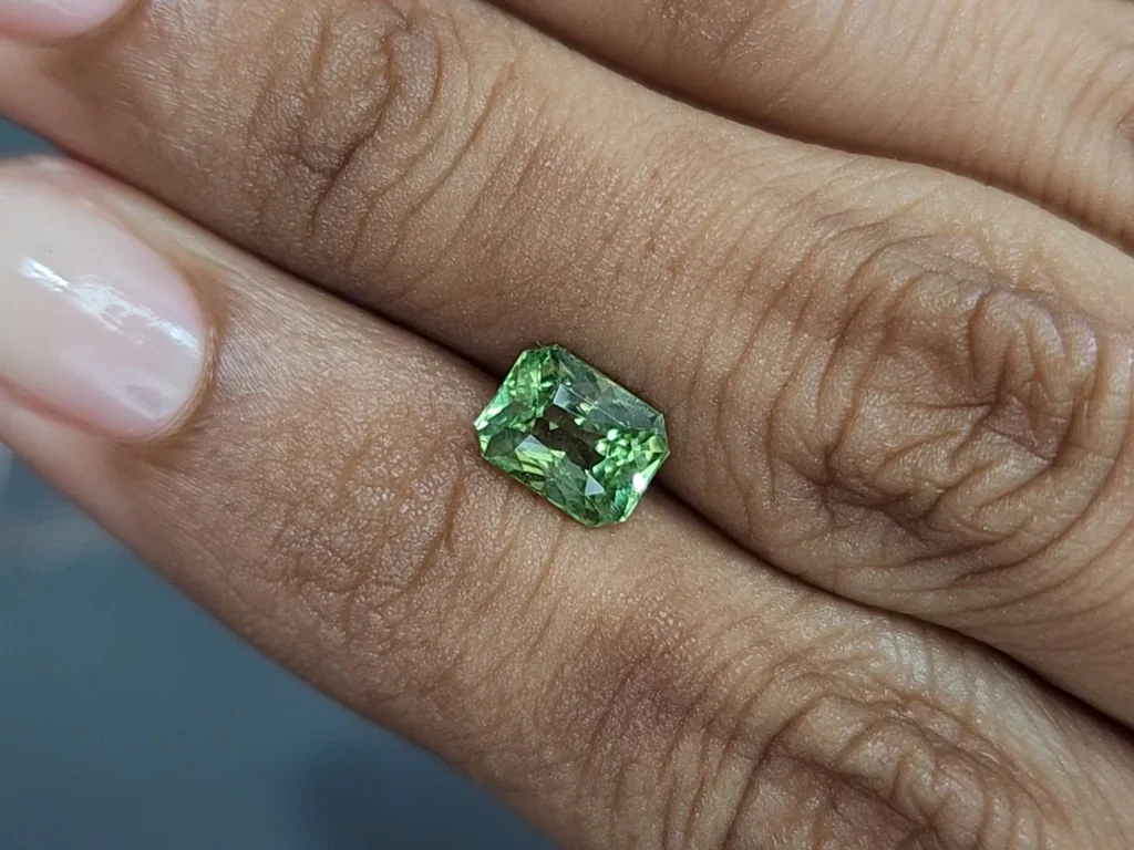Tsavorite garnet radiant cut 1.65 carats, Tanzania Image №2