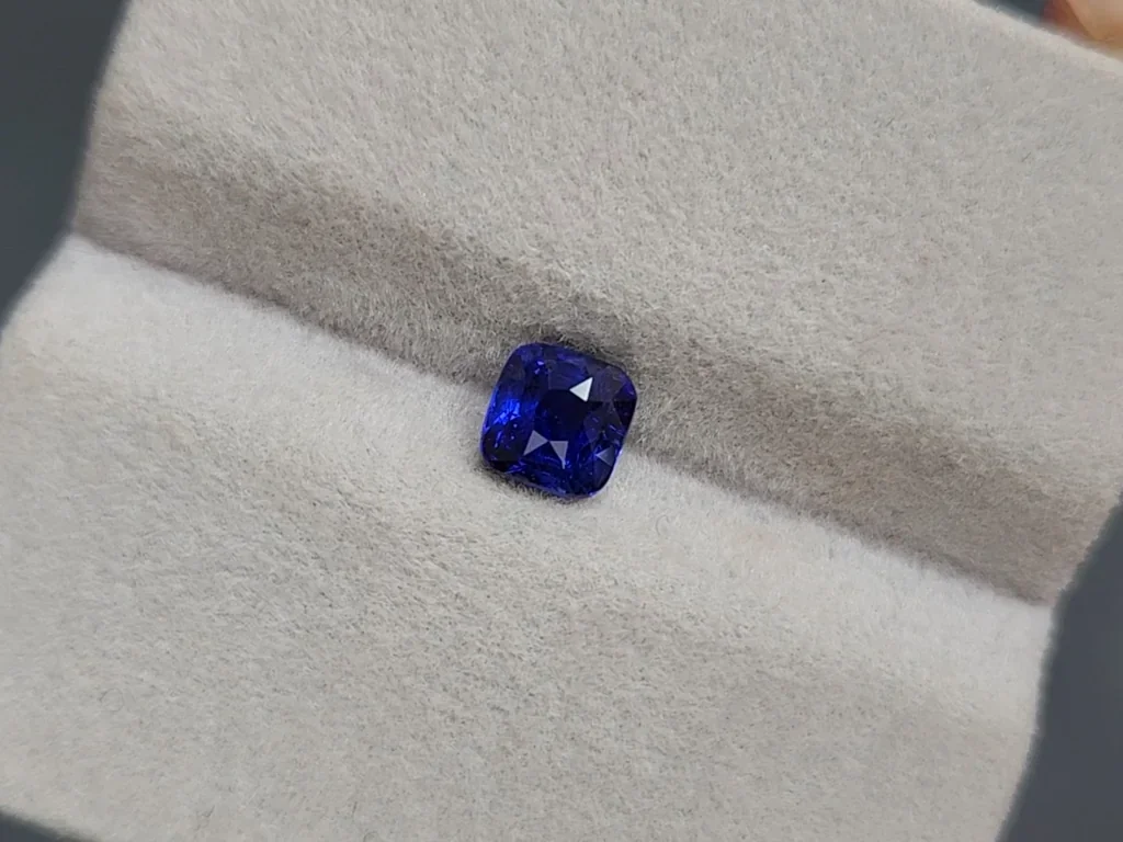 Unheated sapphire Royal blue cushion cut 1.01 carats, Sri Lanka Image №4