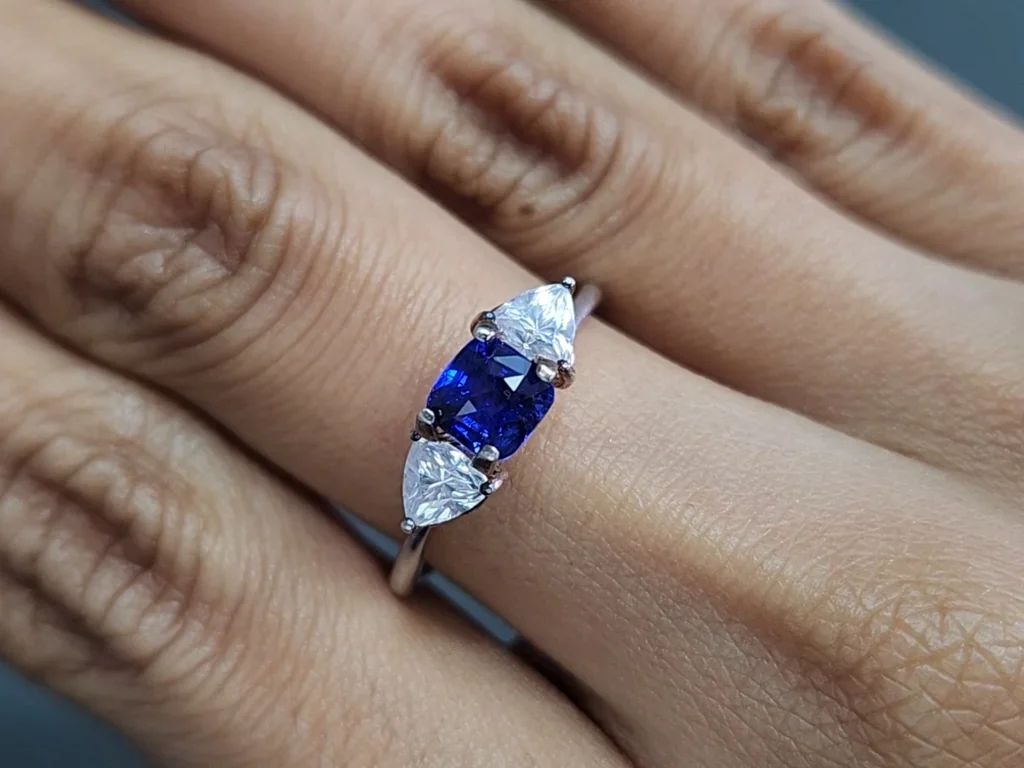 Unheated sapphire Royal blue cushion cut 1.01 carats, Sri Lanka Image №5