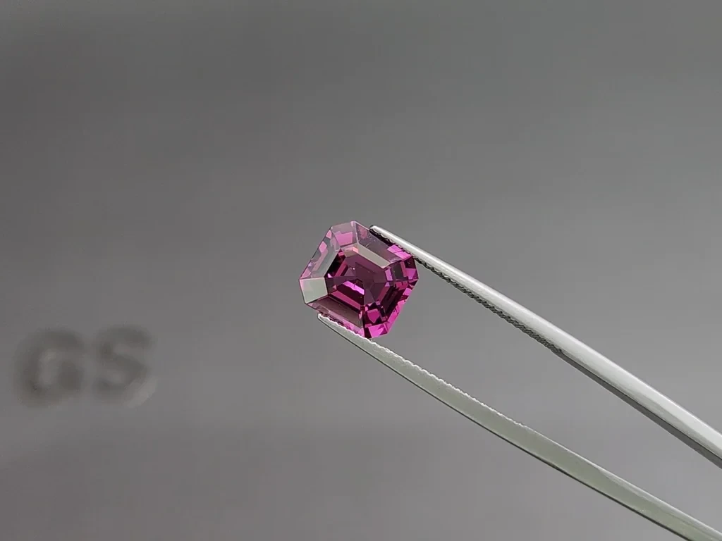 Purple garnet octagon cut  3.75 carats,Tanzania Image №3