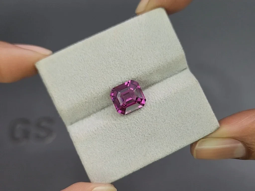 Purple garnet octagon cut  3.75 carats,Tanzania Image №4