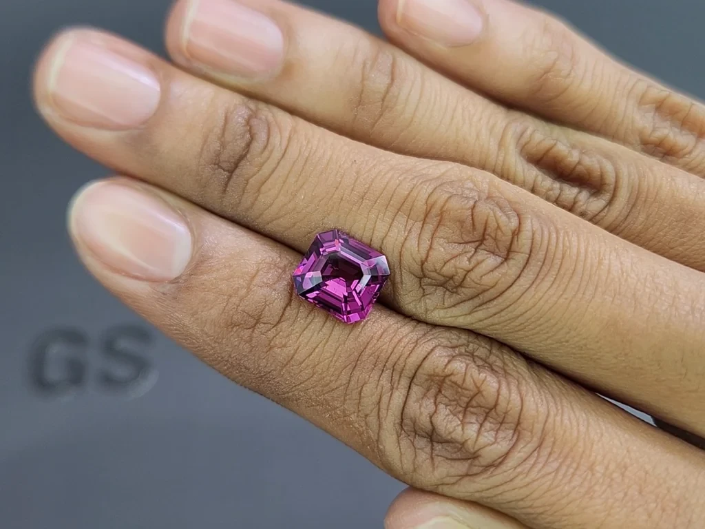 Purple garnet octagon cut  3.75 carats,Tanzania Image №2