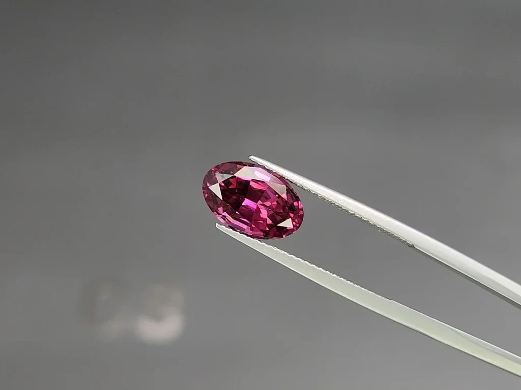 Rhodolite garnet oval cut 3.80 carats, Madagascar Image №3