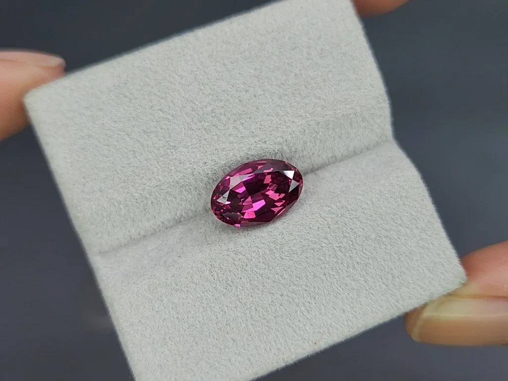 Rhodolite garnet oval cut 3.80 carats, Madagascar Image №4