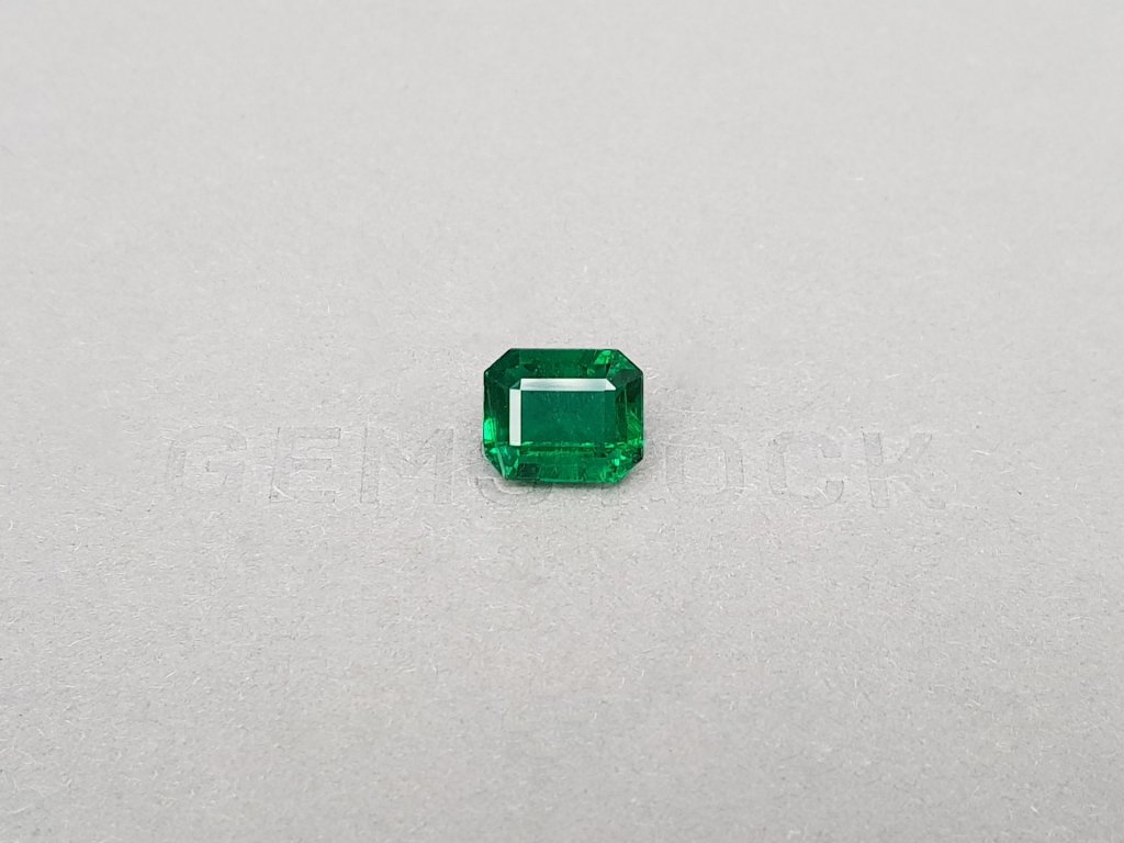 Vivid Green no oil Zambian emerald in octagon cut 4.58 ct Image №2