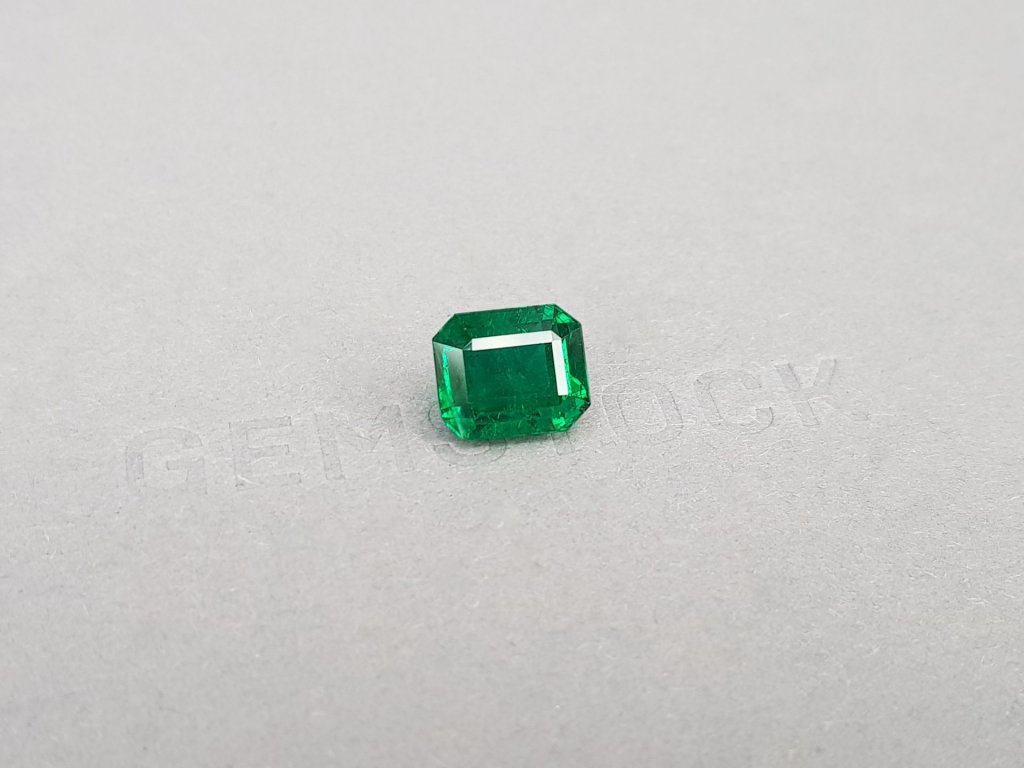 Vivid Green no oil Zambian emerald in octagon cut 4.58 ct Image №3