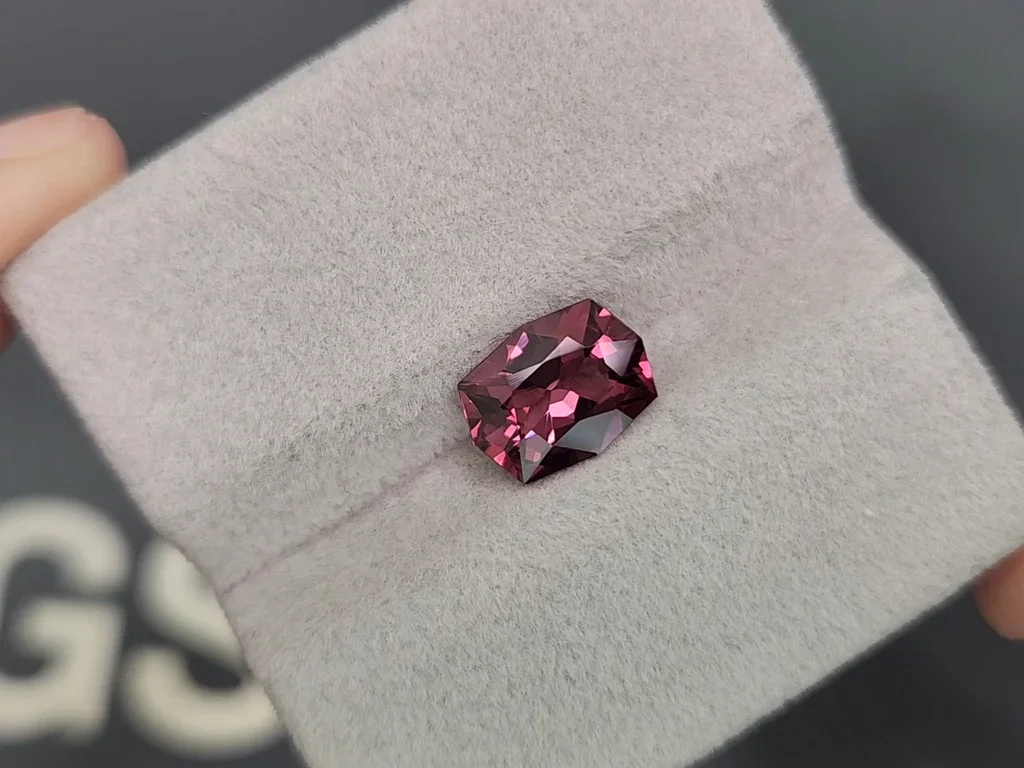 Fancy Cut Red Spinel 2.30ct Image №4