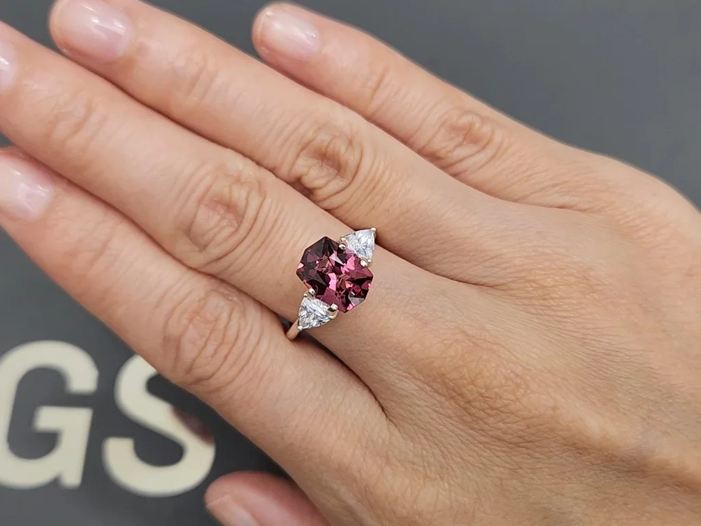 Fancy Cut Red Spinel 2.30ct Image №5