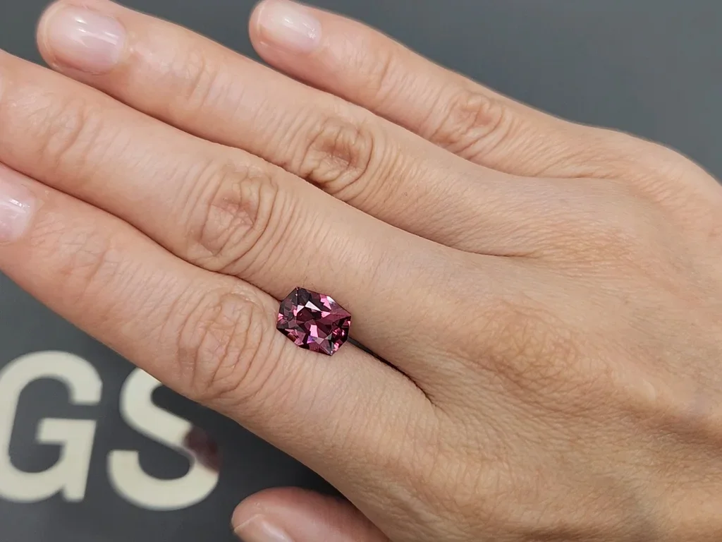 Fancy Cut Red Spinel 2.30ct Image №2