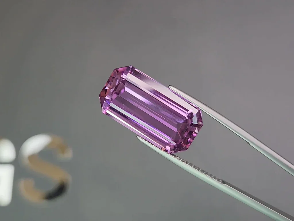 Octagon cut vivid pink kunzite 19.81 carats, Afghanistan  Image №3