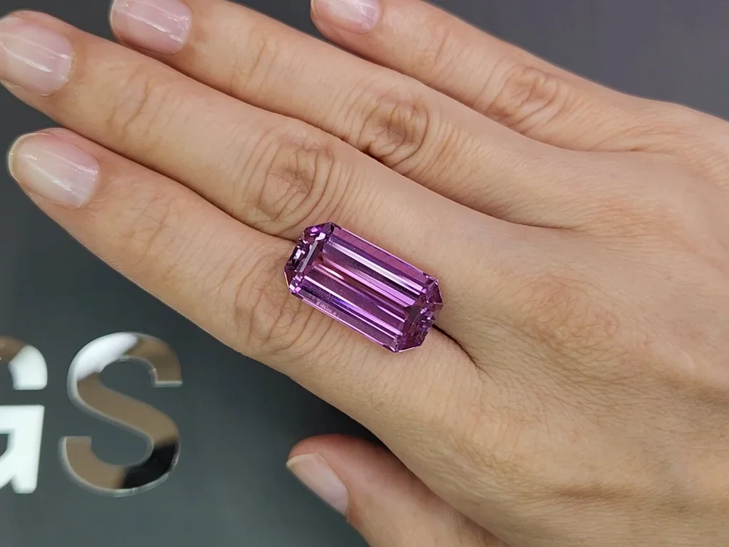 Octagon cut vivid pink kunzite 19.81 carats, Afghanistan  Image №2