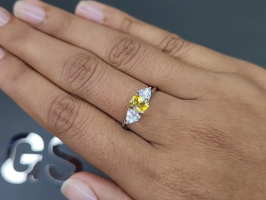 Vivid yellow sapphire 0.83 ct radiant cut, Sri Lanka Image №5