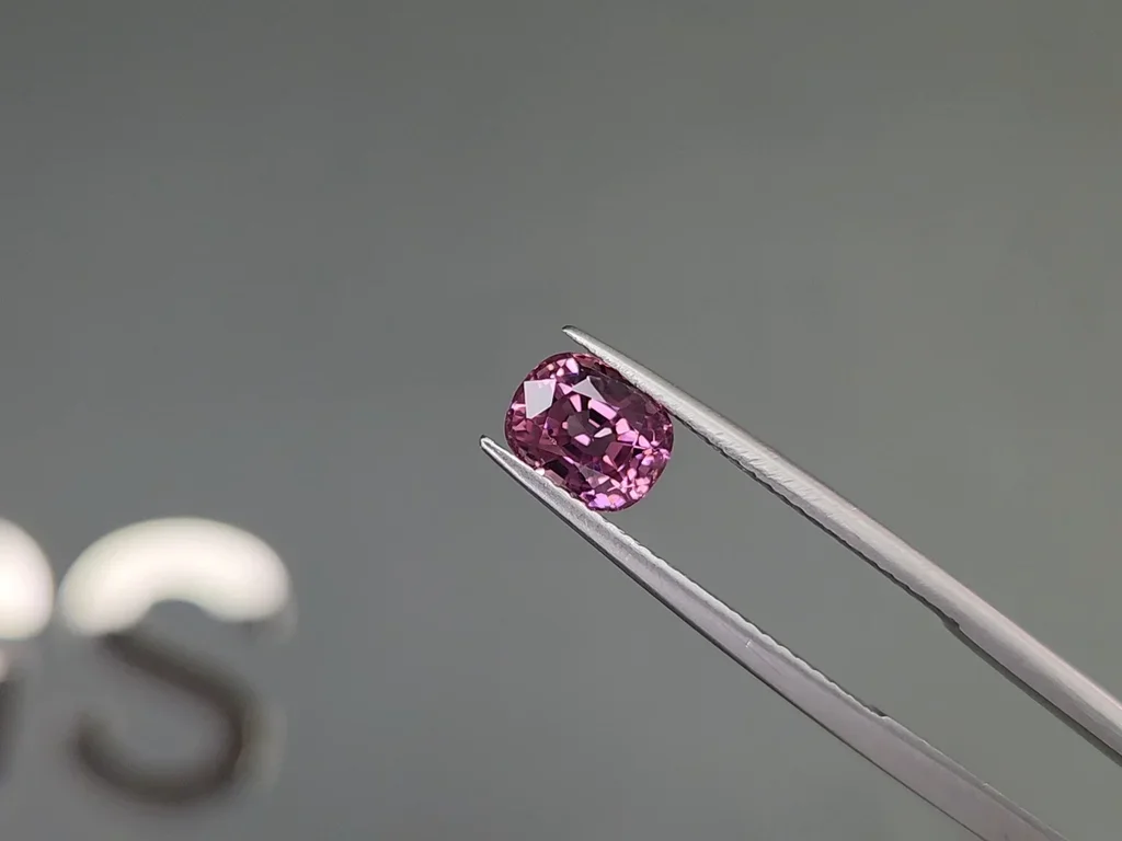 Pink spinel in cushion cut 1.51 carats, Vietnam Image №3